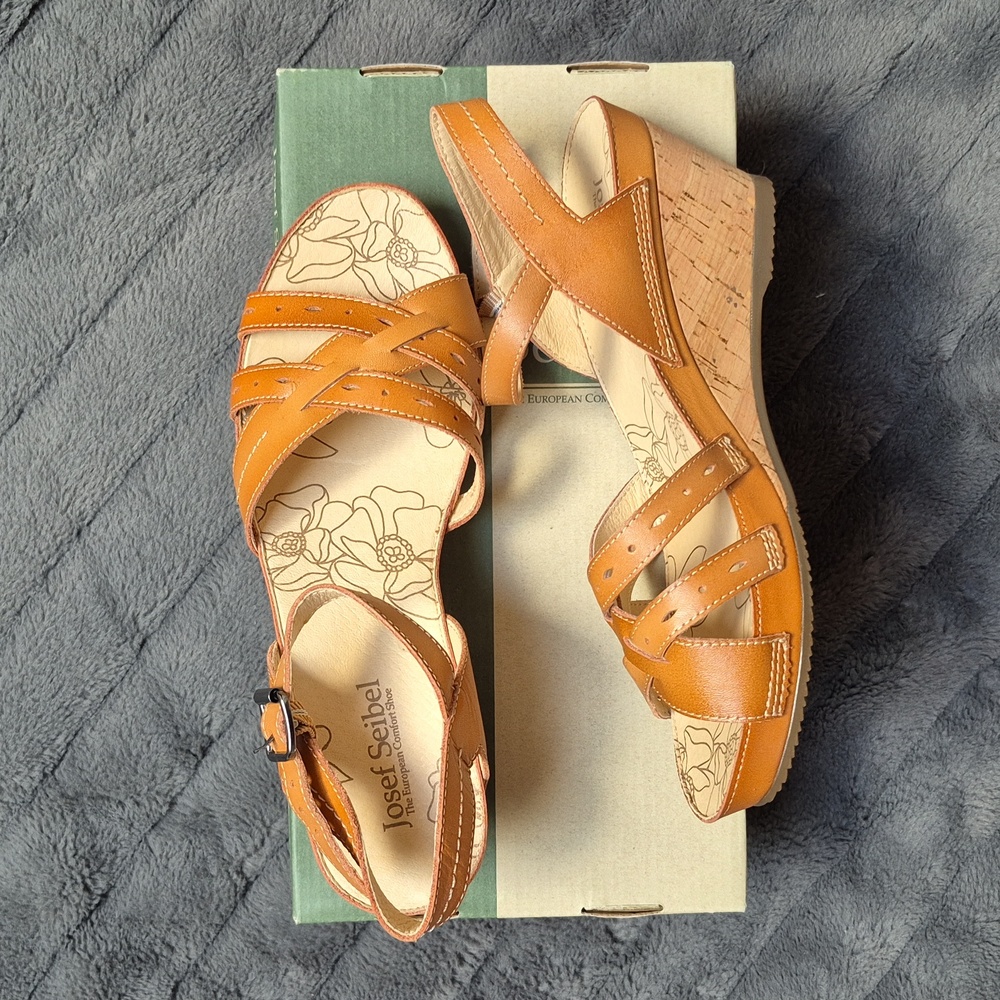 Josef Seibel Clara Leather Wedge Sandals In Beige Size 38, New In Box